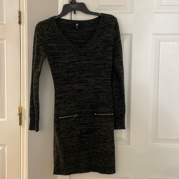 Iz Byer Dresses & Skirts - iZ BYER grey and black sweater dress with pockets